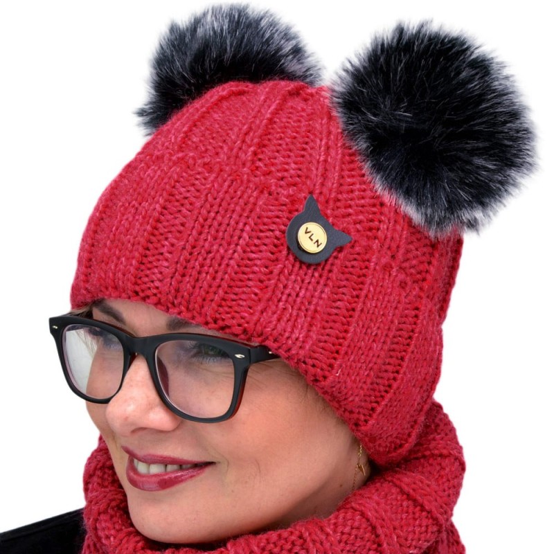 Zimní čepice VoLaN s bambulemi