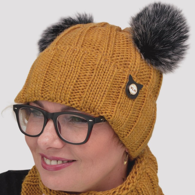 Zimní čepice VoLaN s bambulemi